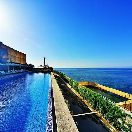 The Qasr Family Halal & Hotel *